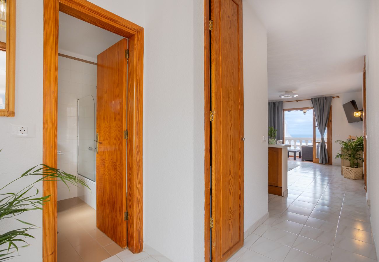 Apartamento en Los Cristianos - COZY PORT ROYAL MARGOT SUNSET VIEW HOME by LOVETENERIFE