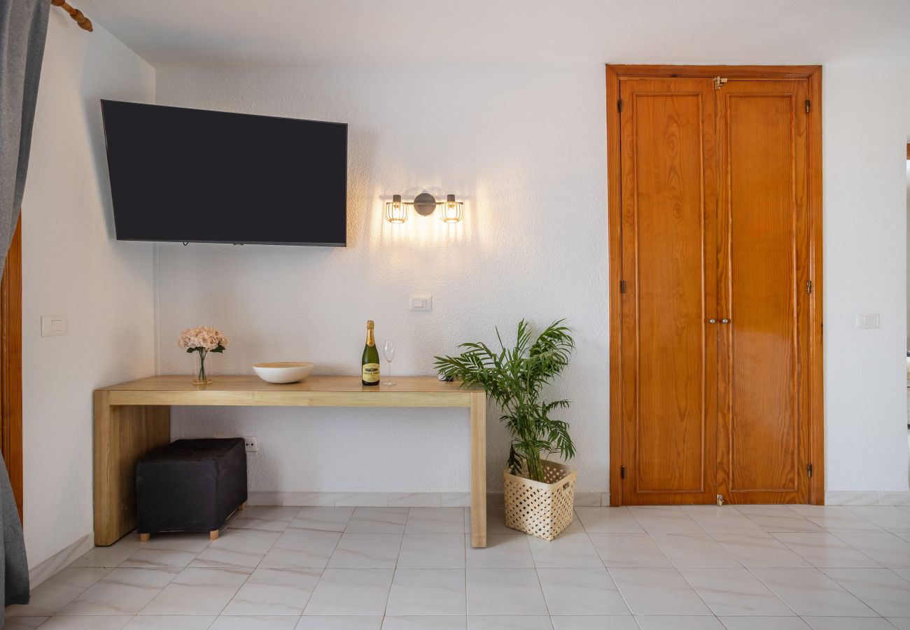 Apartamento en Los Cristianos - COZY PORT ROYAL MARGOT SUNSET VIEW HOME by LOVETENERIFE